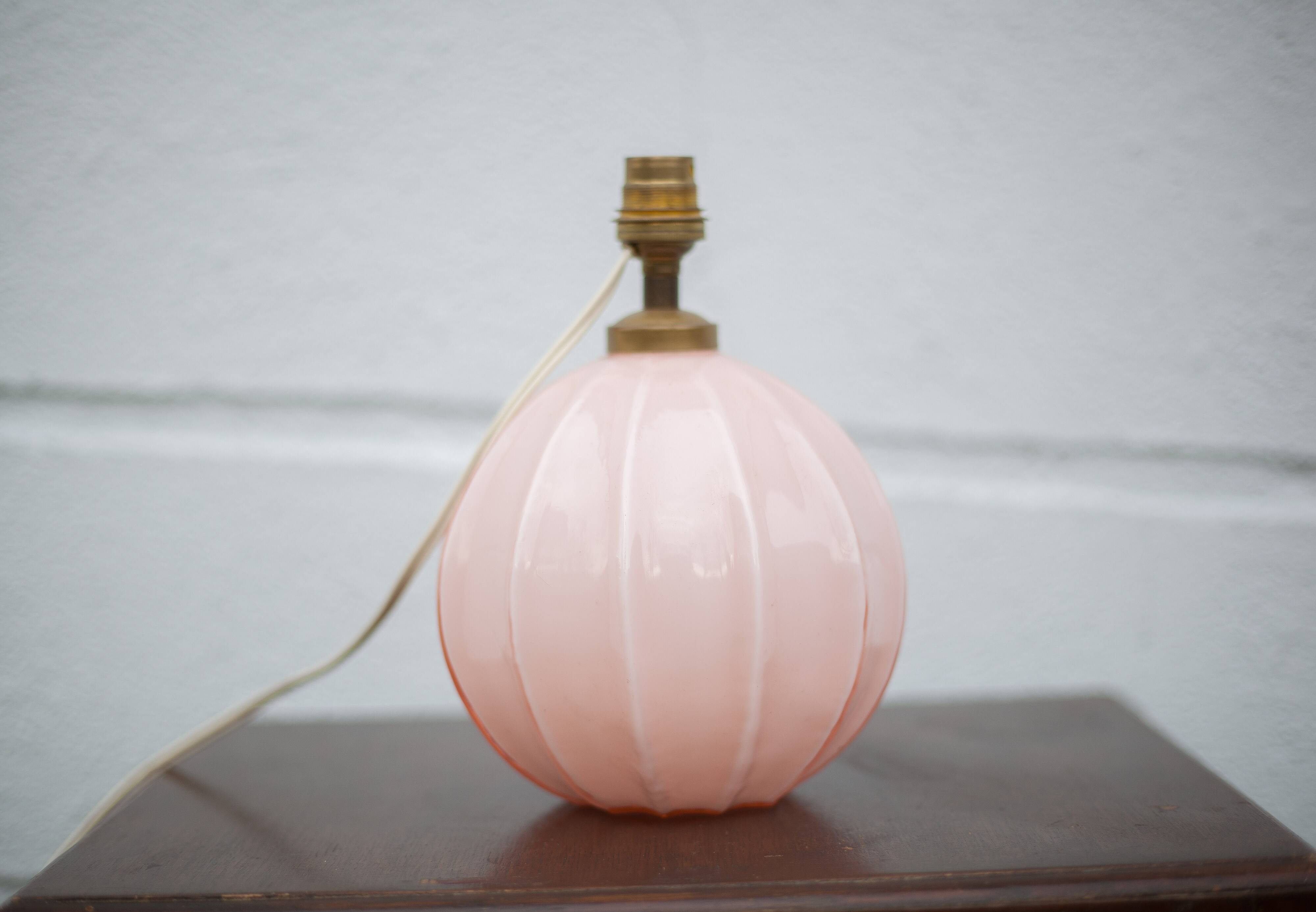 Lampe art déco, lampe à poser, lampe boule opaline rose, lampe de chevet, lampe d'appoint, 40's