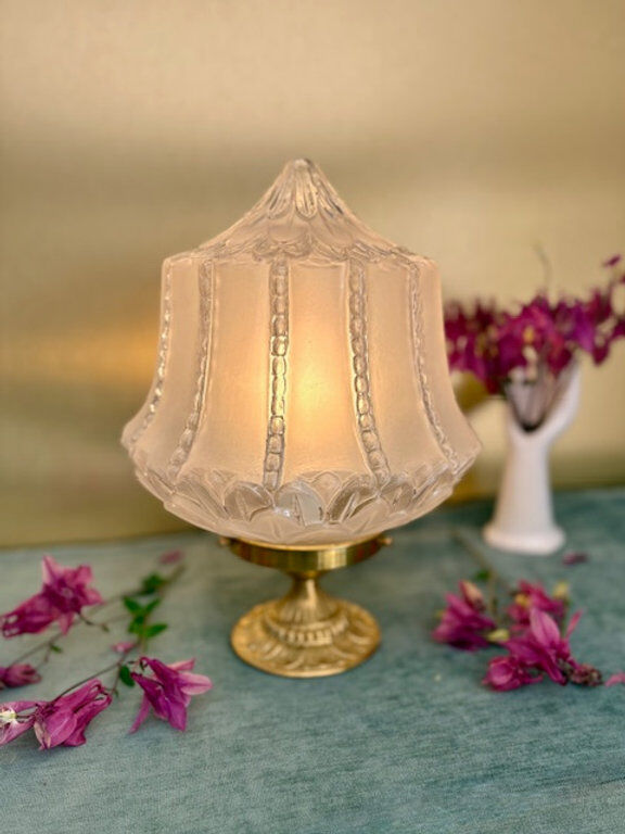 Art Deco lamp with floral patterns