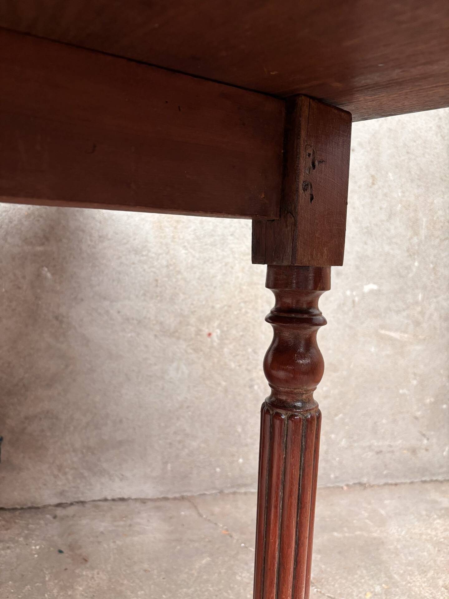 Extensible Napoleon III gateleg table