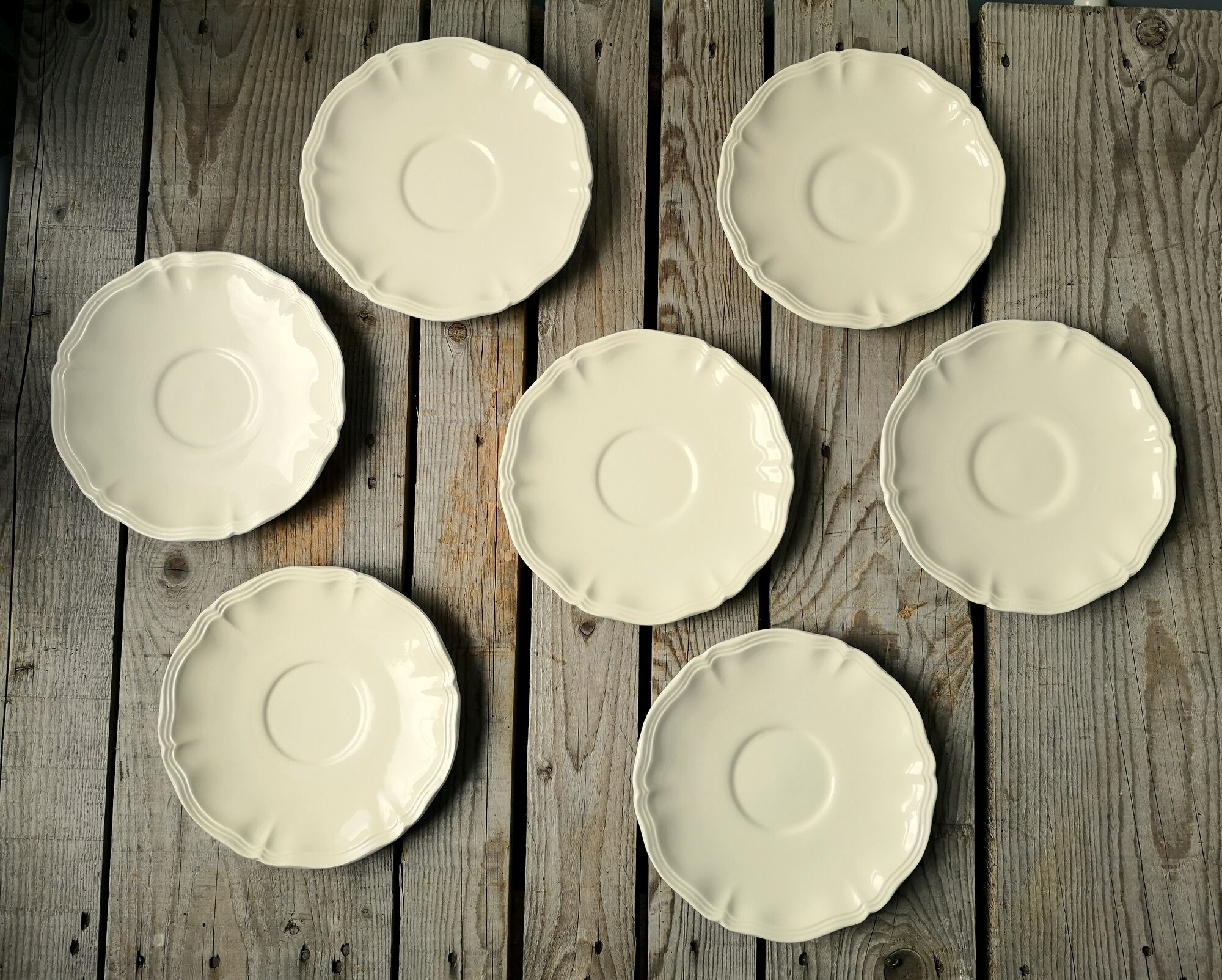 7 large saucers Sarreguemines in off-white faience