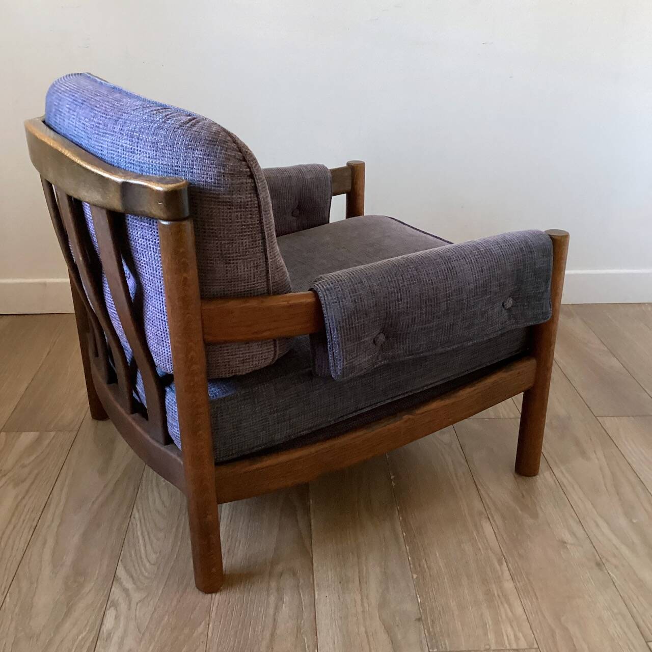 Vintage armchair in wood and blue velvet