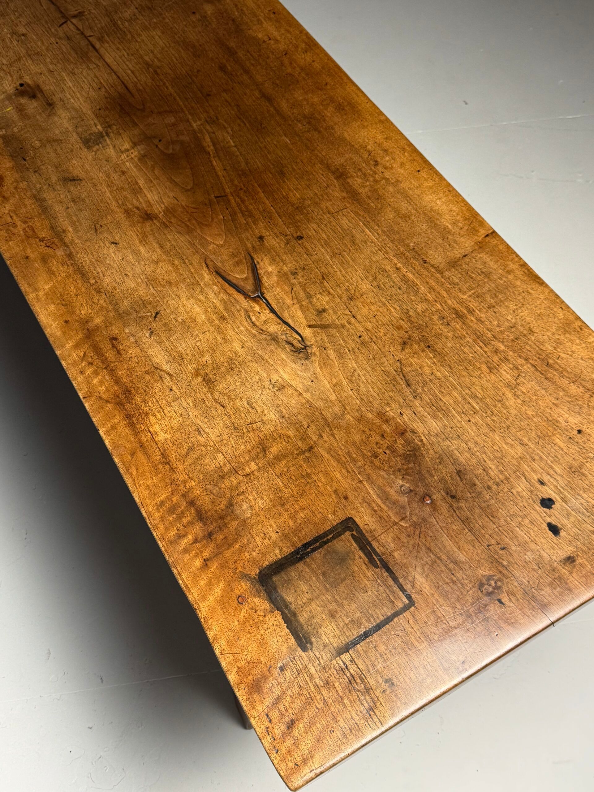 Table basse espagnole du 19ème siècle
