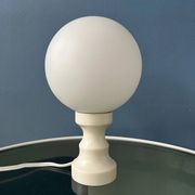 Lampe de table Space Age blanche en verre opalin