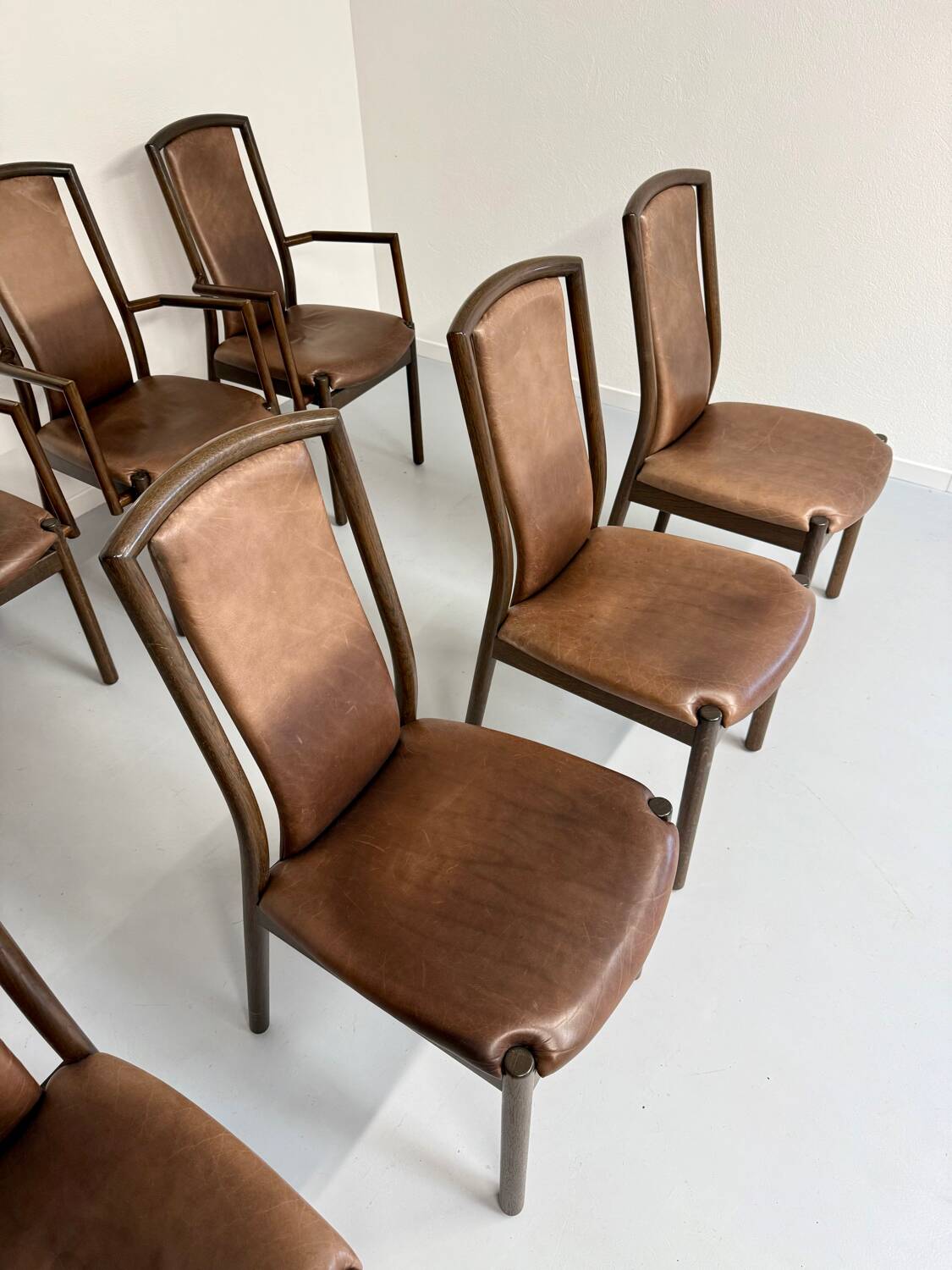Set of 8 wooden and thick leather armchairs, Girsberger design, 80s