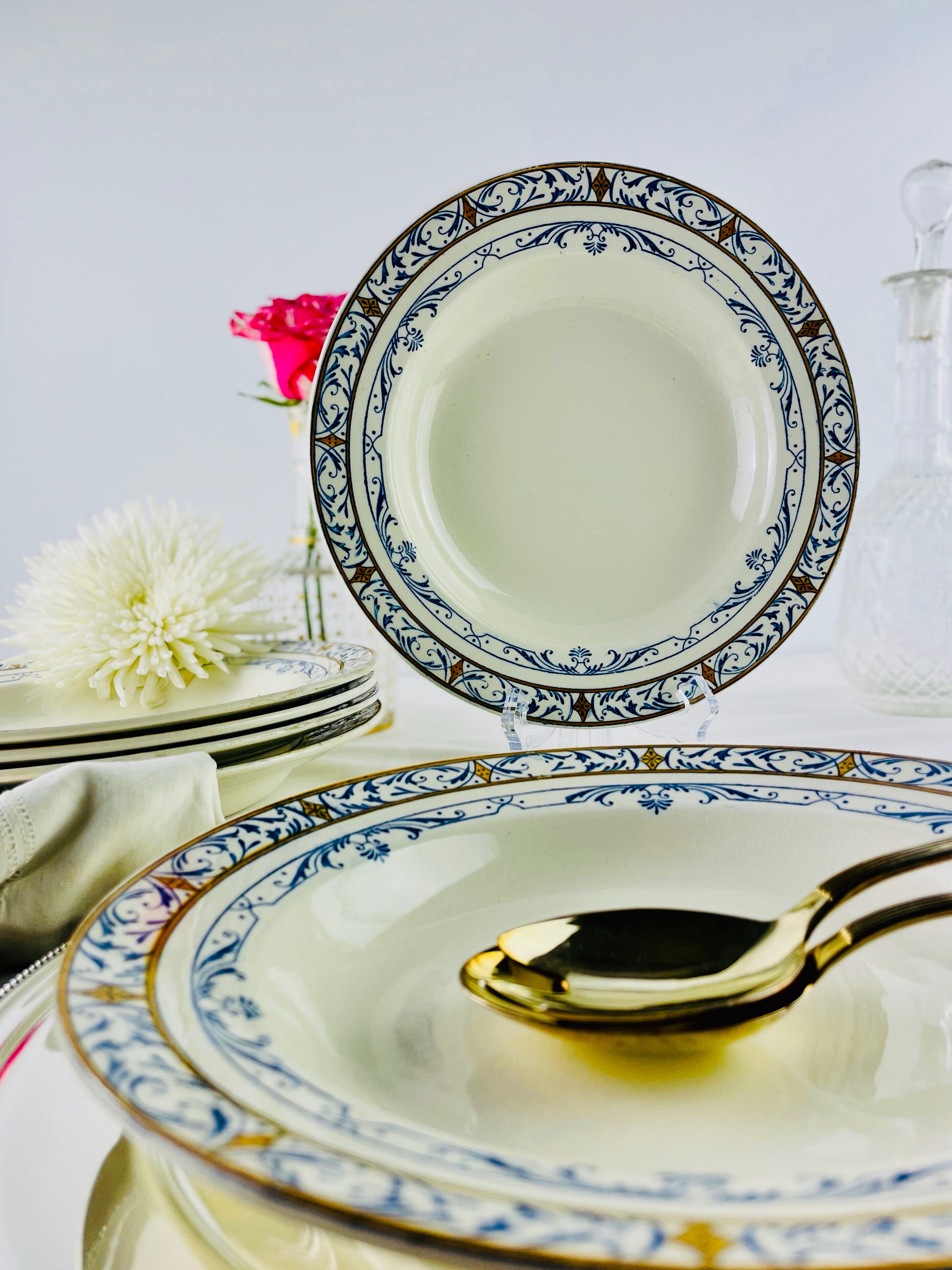 6 old creil and montereau hollow plates, Colbert service