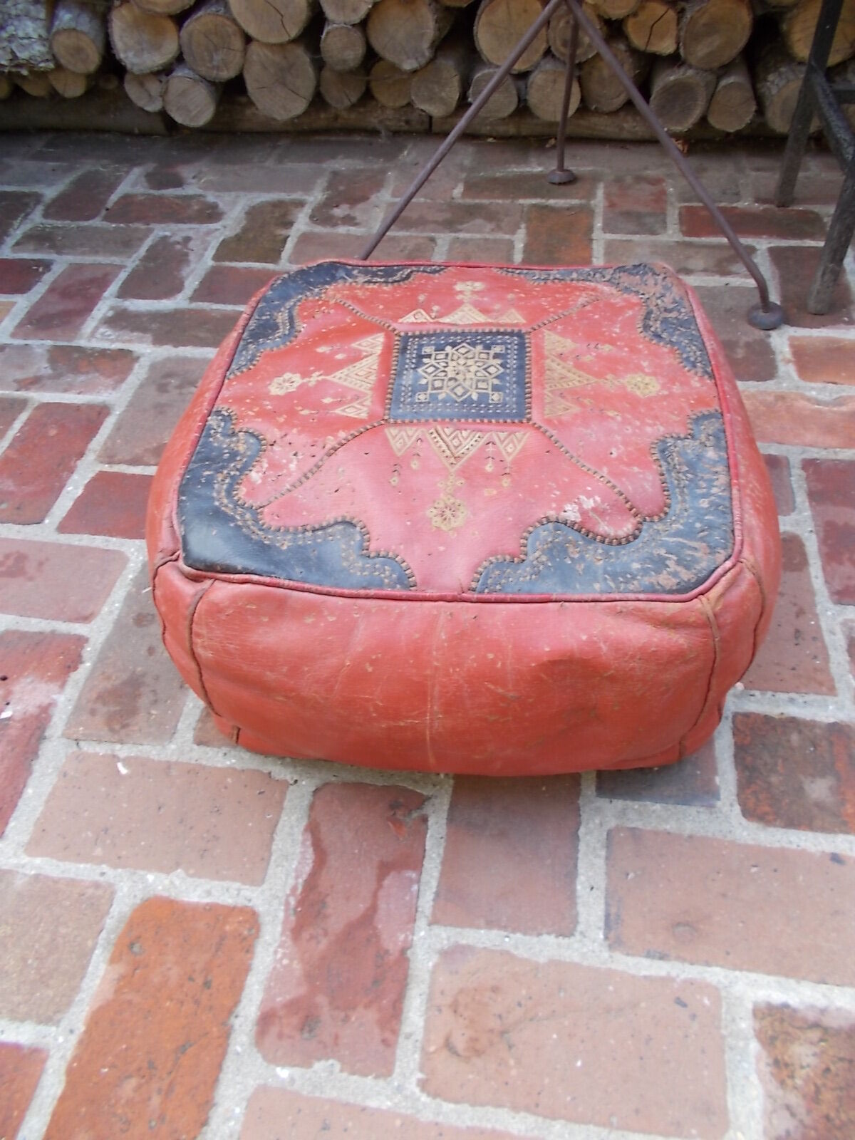 Red and black moroccan pouf