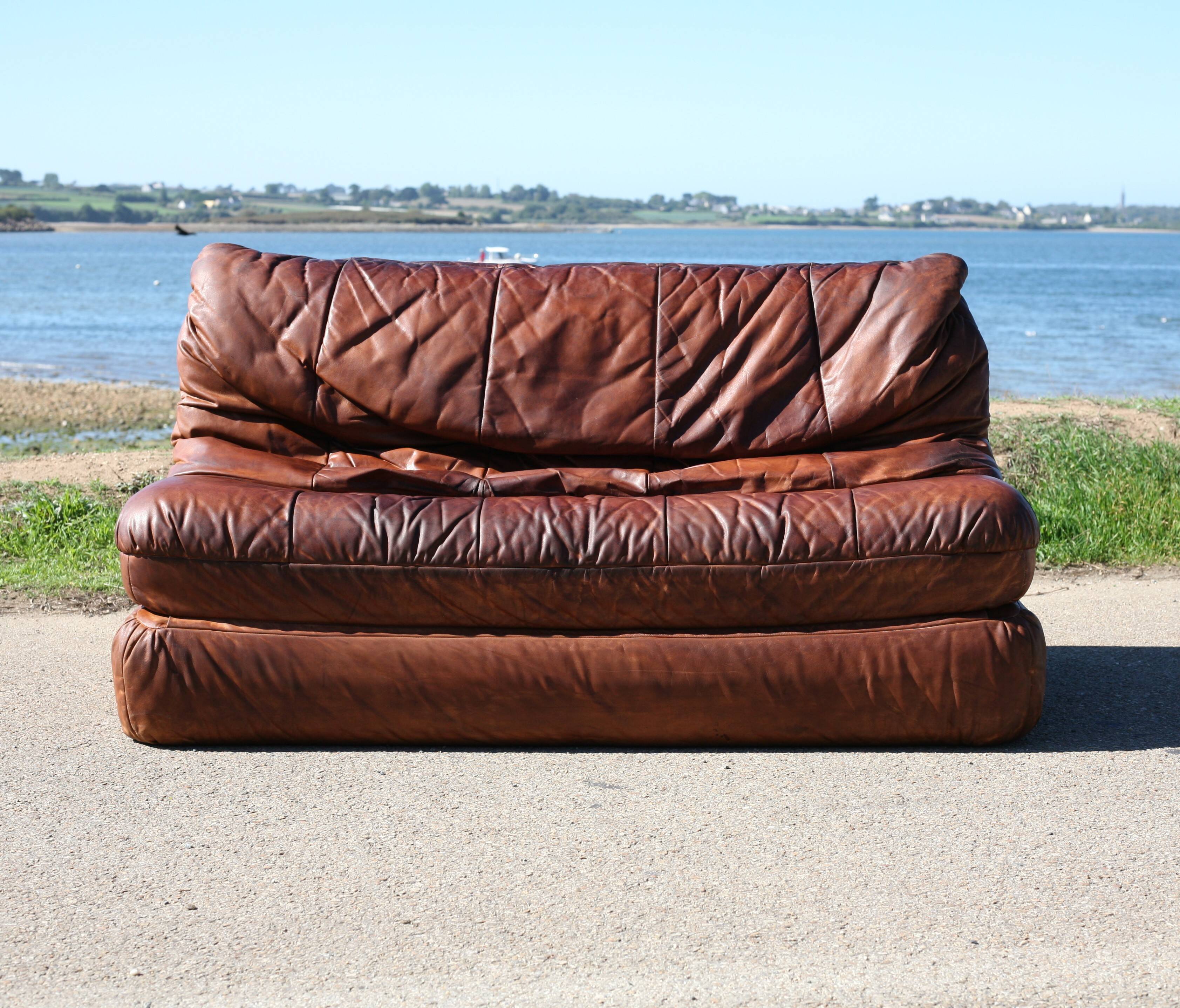 Canapé cuir vintage années 70 convertible