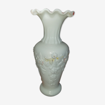 Opaline vase of fair