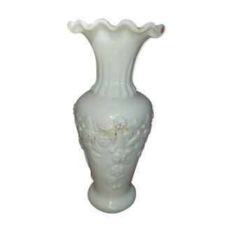 Opaline vase of fair