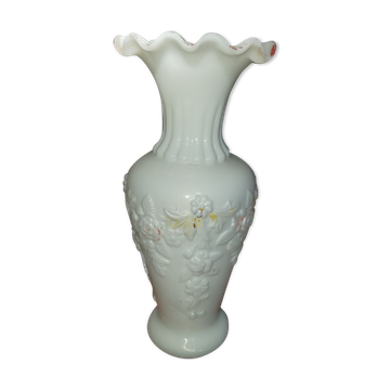Opaline vase of fair