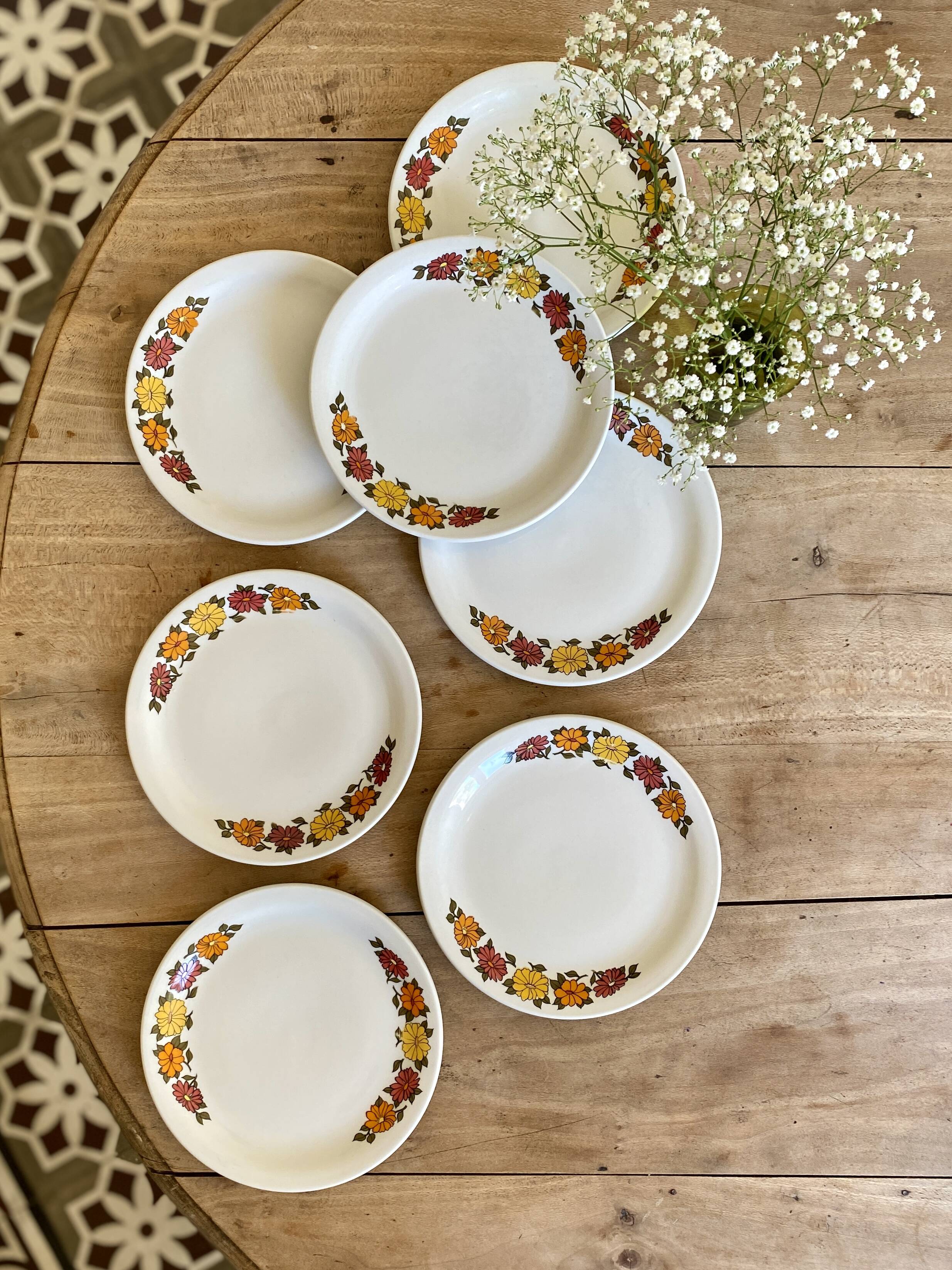 Set of 7 vintage dessert plates