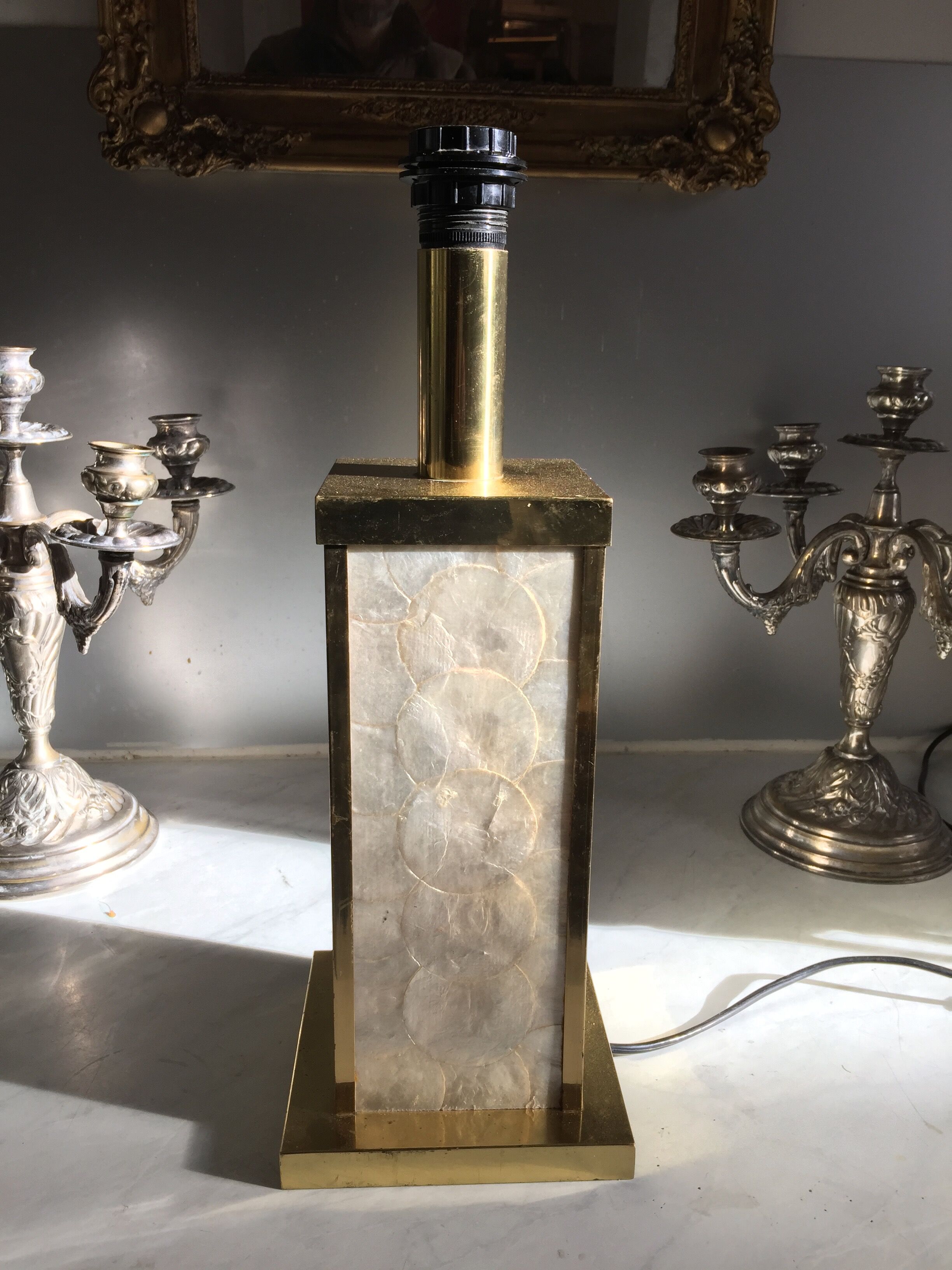 Table lamp in brass and mother-of-pearl italian design 1970