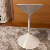 Tempo white pedestal table from Zanotta