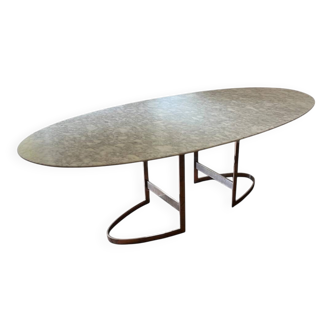 Oval table designed by Vittorio Introini, published by the Fratelli house.