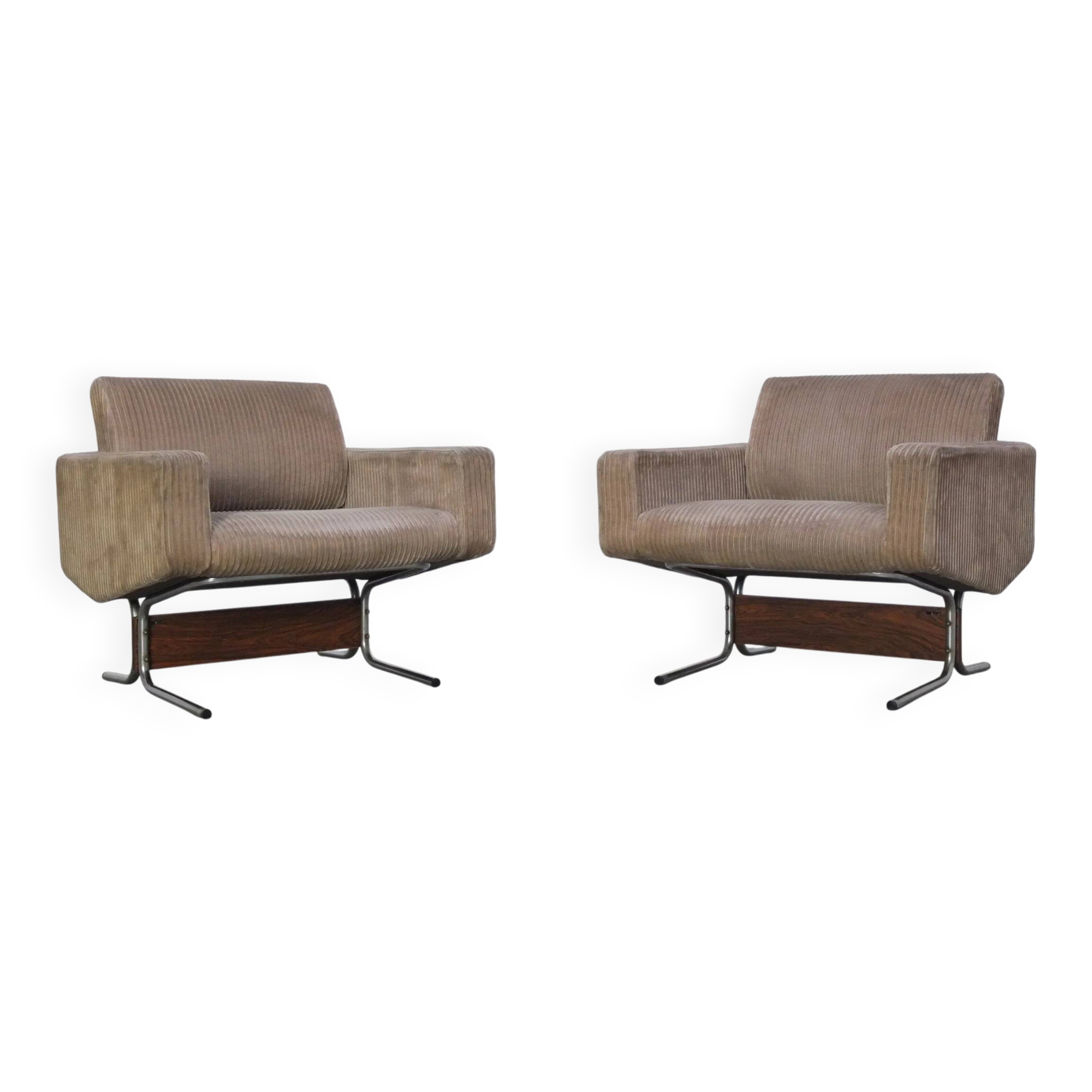 Pair of 'Caracas' lounge chairs by Pierre Guariche for Meurop, 1967