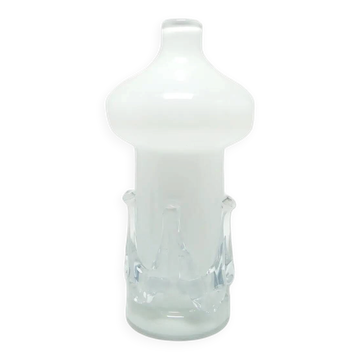 Modernist vase, ivory white glass, Poland, 1970s.