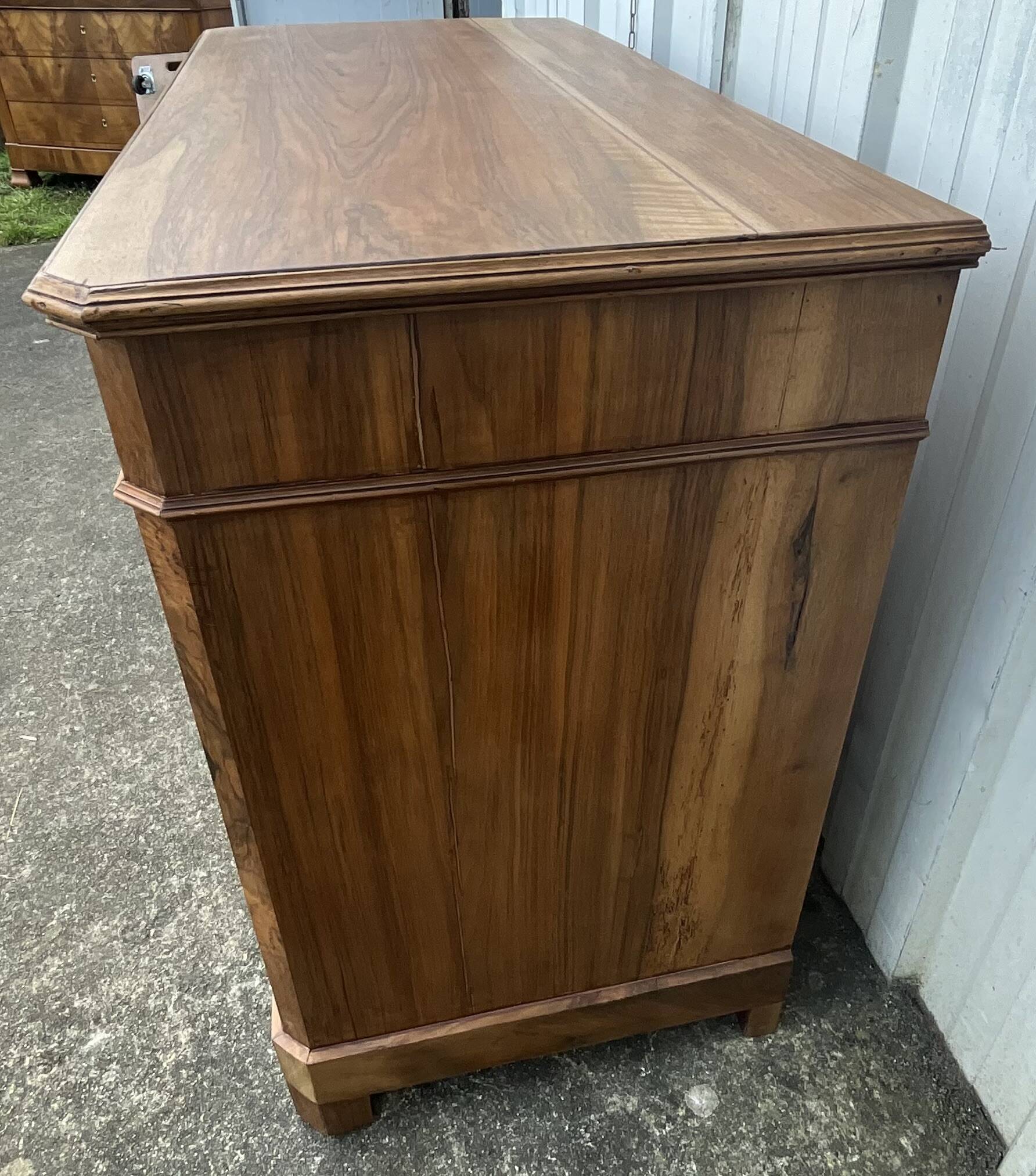 Chest of drawers in walnut and burr walnut, late 19th century, 4 drawers