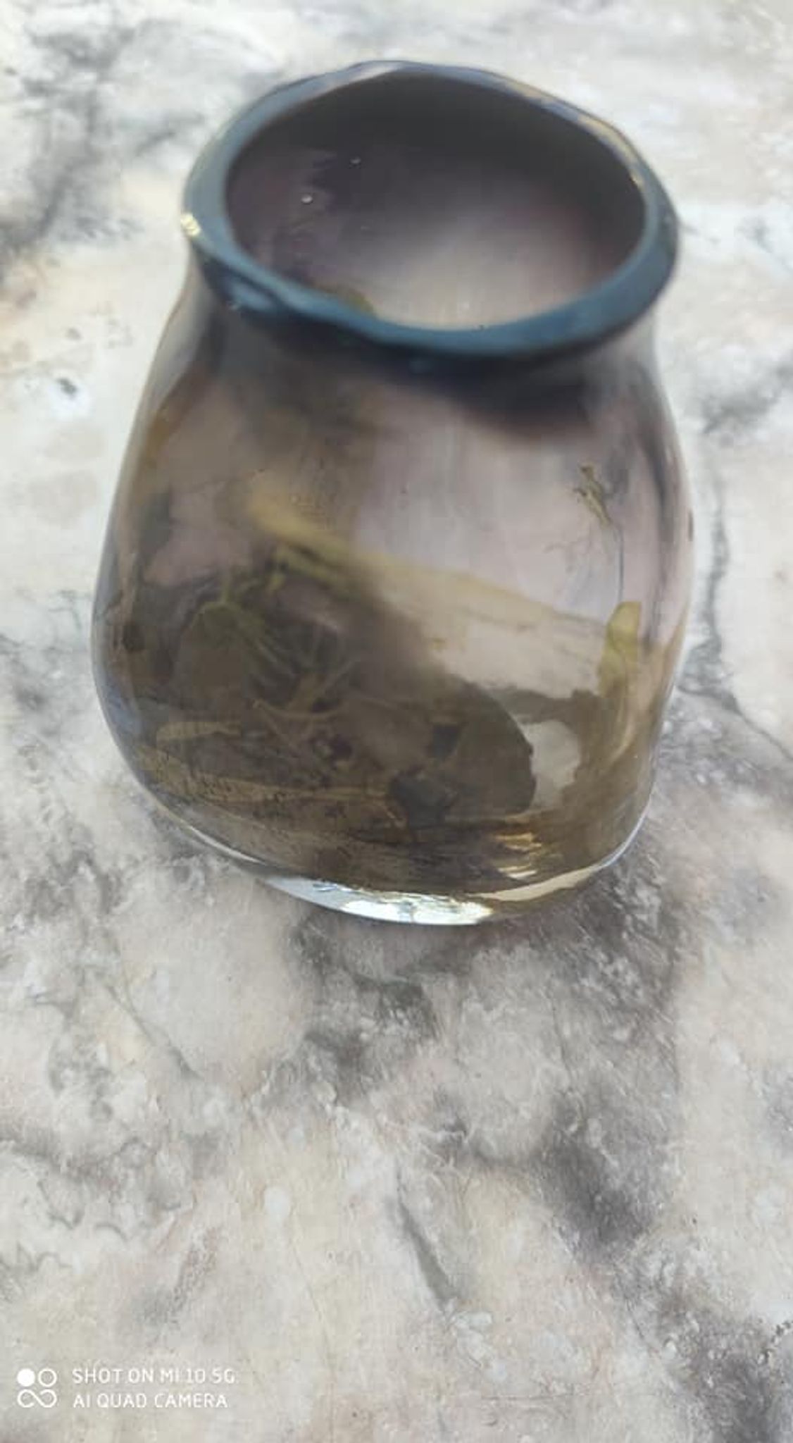 Vase de forme molle en pâte de verre