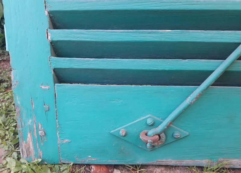 Pair of louvered shutters H220xW120cm