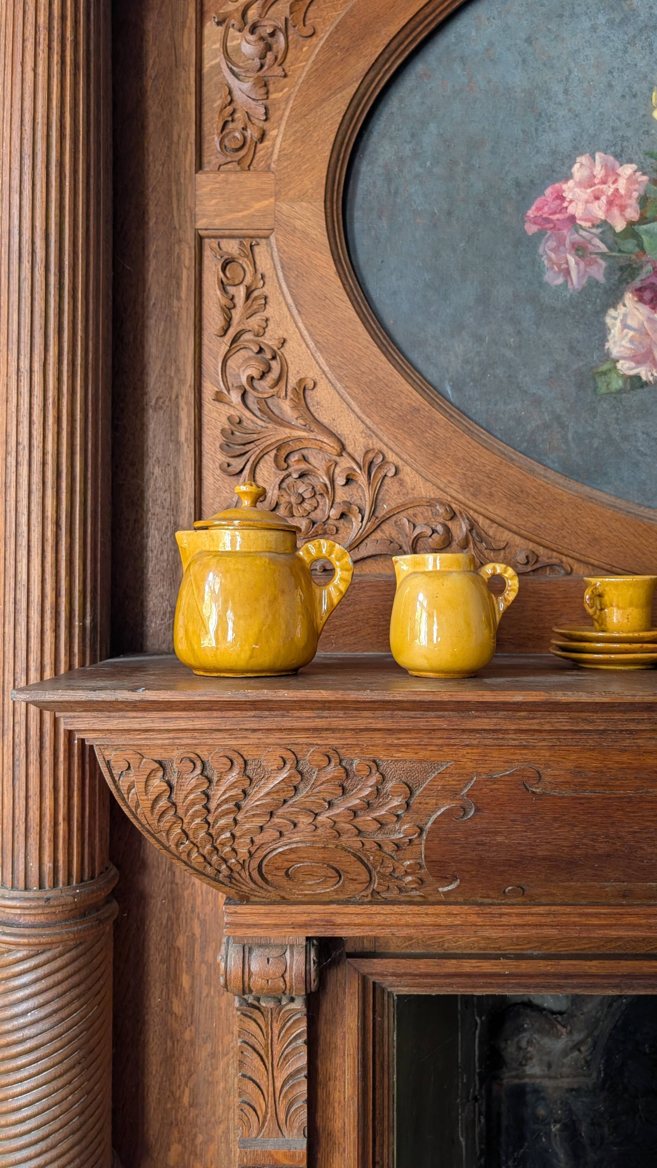 Ensemble de vaisselle vintage en grès émaillé jaune moutarde — 17 pièces