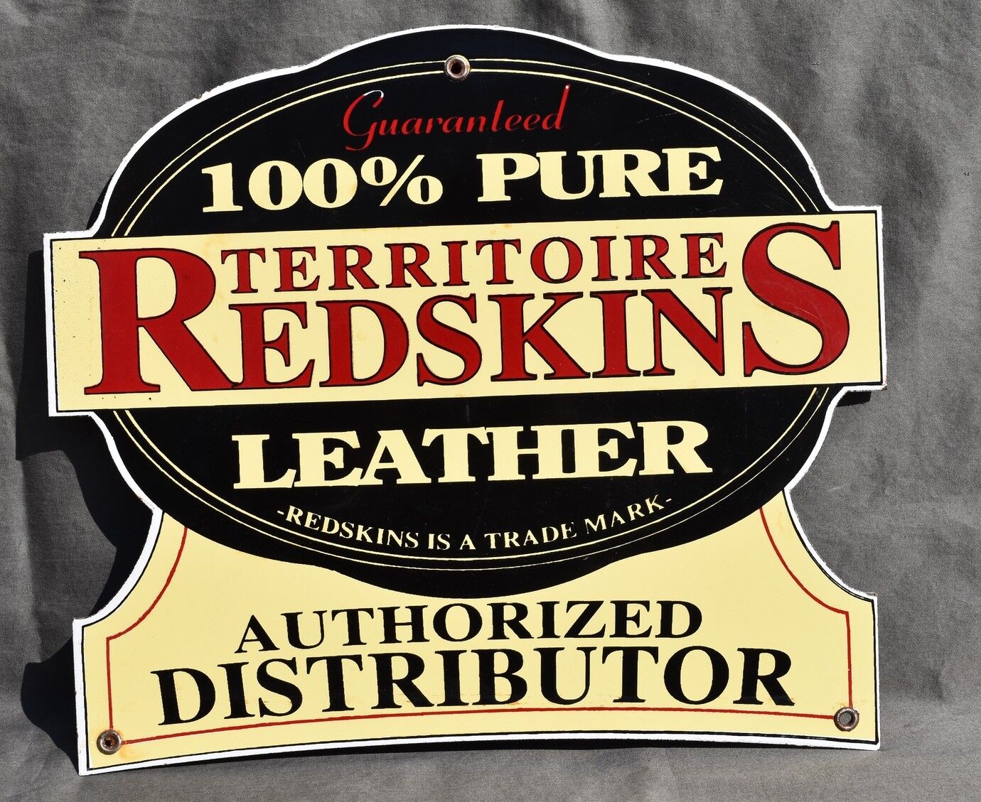 VINTAGE PLAQUE ENAMELED PUBLICITAIRE REDSKIN authorized distributor 30.7 x 26 cm