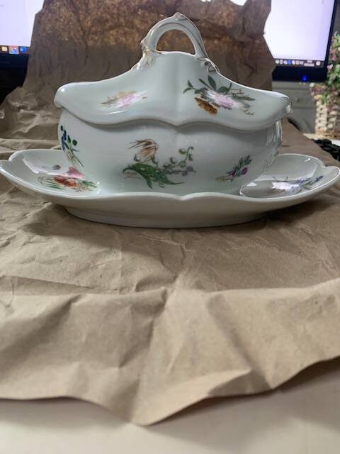 Old porcelain: Chapelle Paris/ 19, boulevard desItaliens/ medal 1844