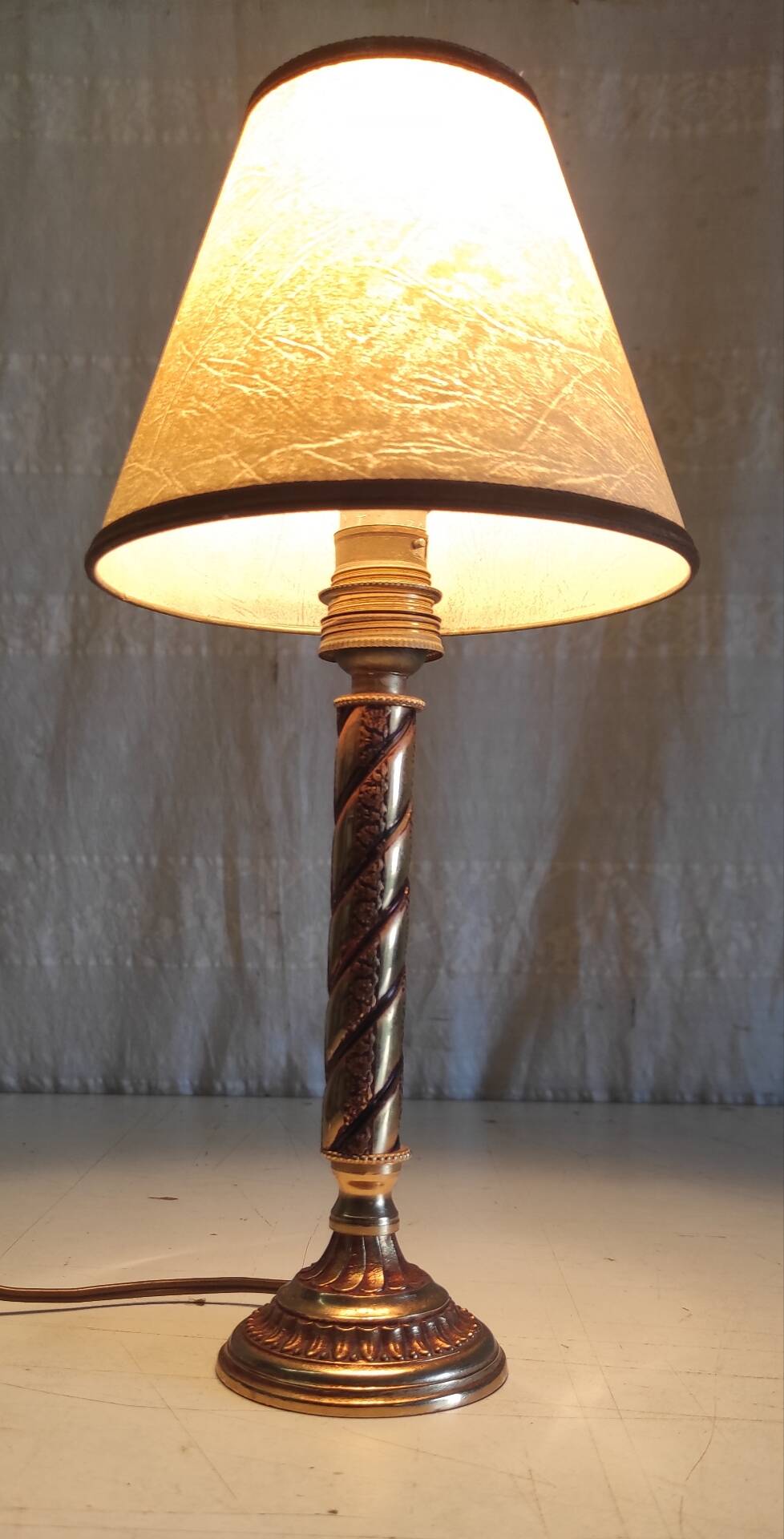 Table lamp in gold metal with clip-on shade - mid 20th century