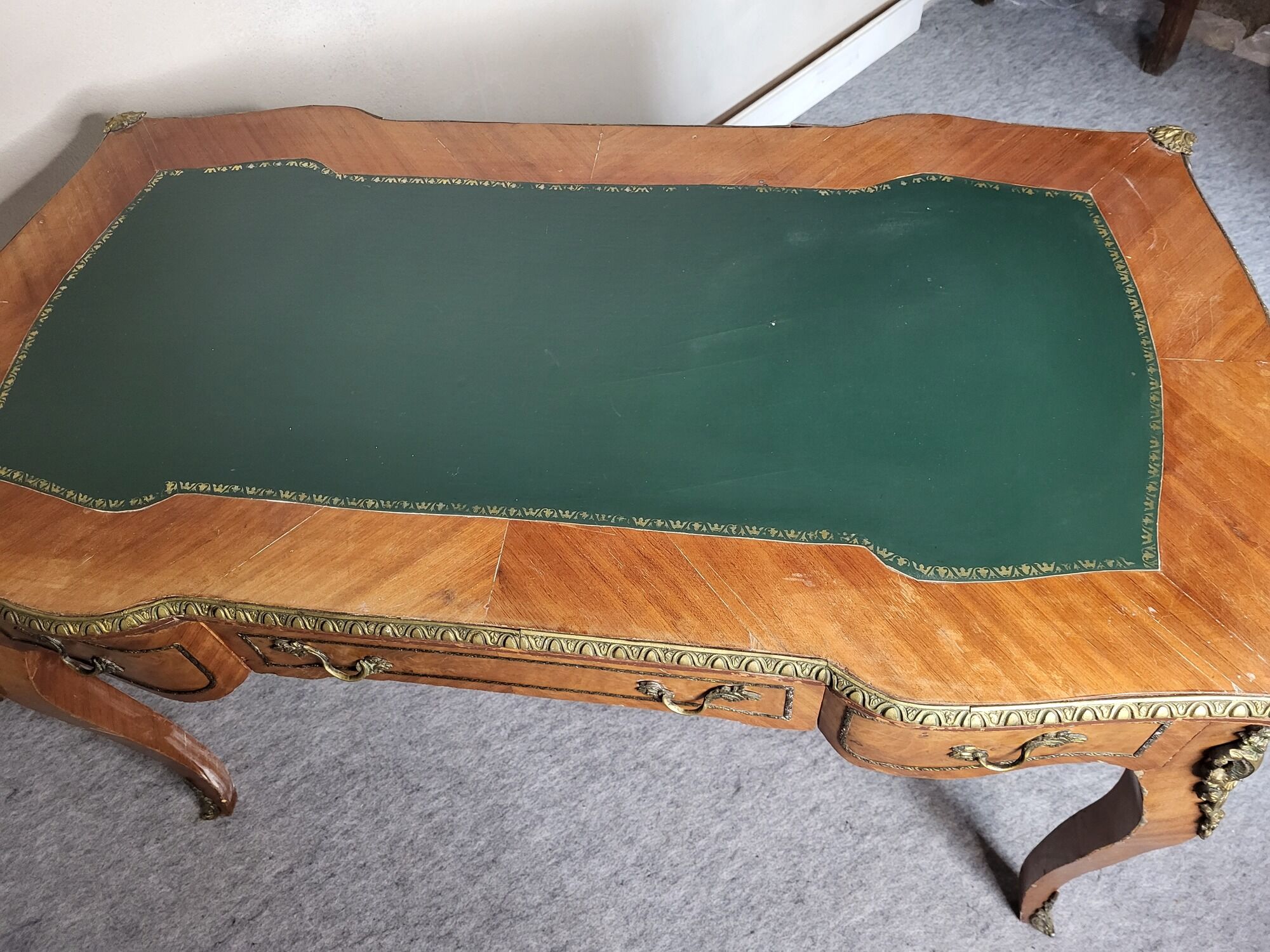 Bureau en marqueterie de bois Style Louis XV époque XIXeme