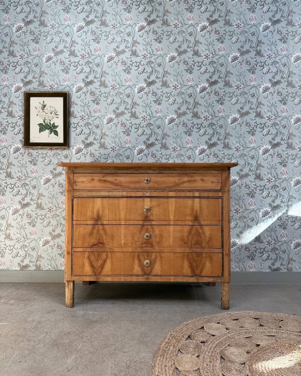 Antique walnut chest of drawers (renovated)