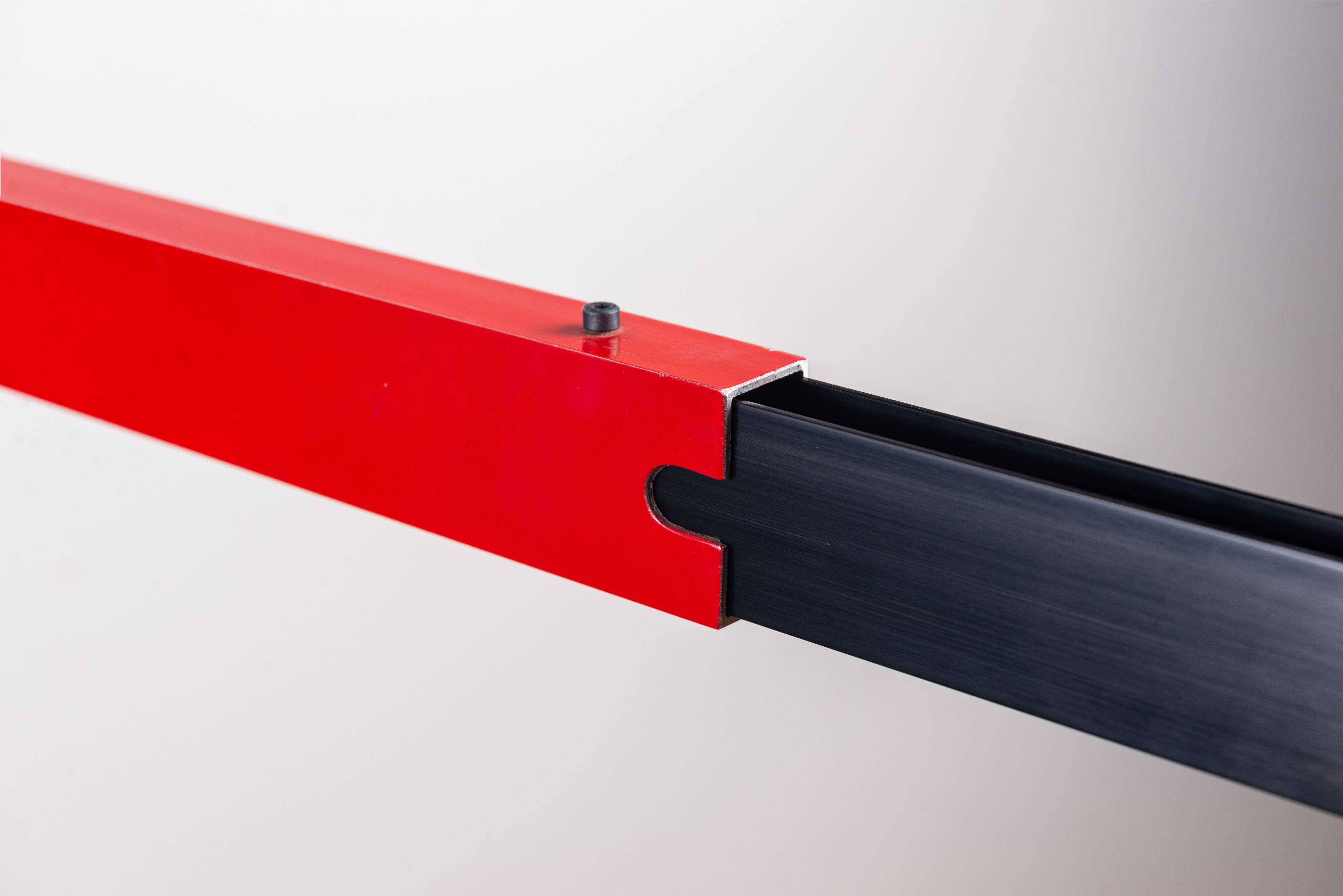 Lampe murale extensible post-moderne en métal rouge