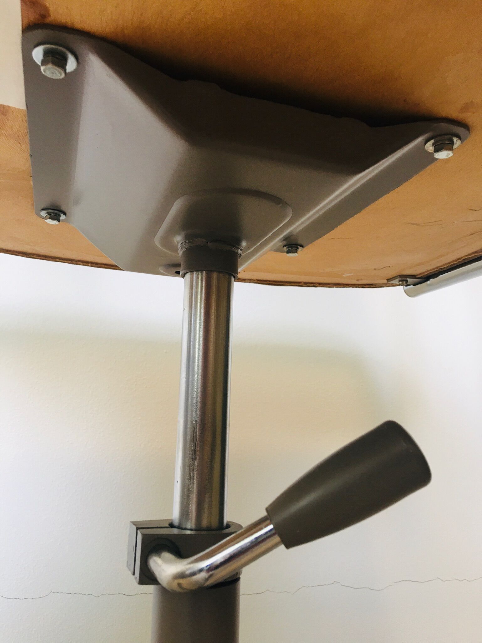 Chaise de bureau moutarde vintage de Kovona, 1986