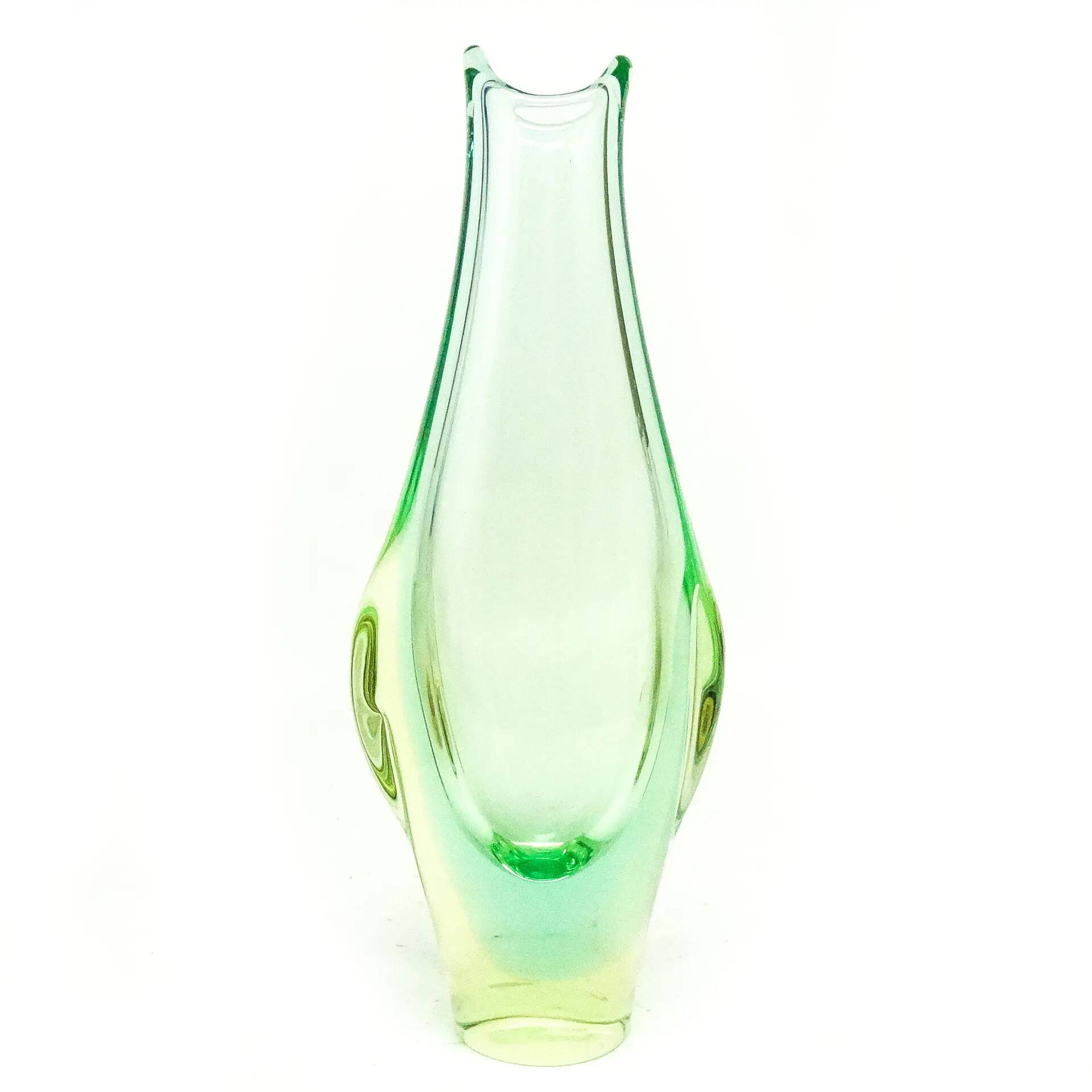 Vase moderne du milieu du siècle, en verre, Huta Zelezny Brod, Tchécoslovaquie, années 1950