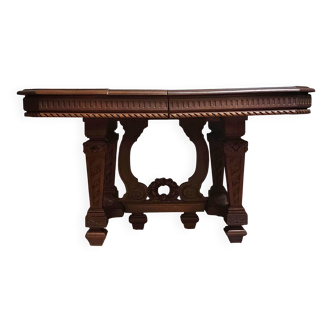Table a allonge en bois massif, richement travaillée