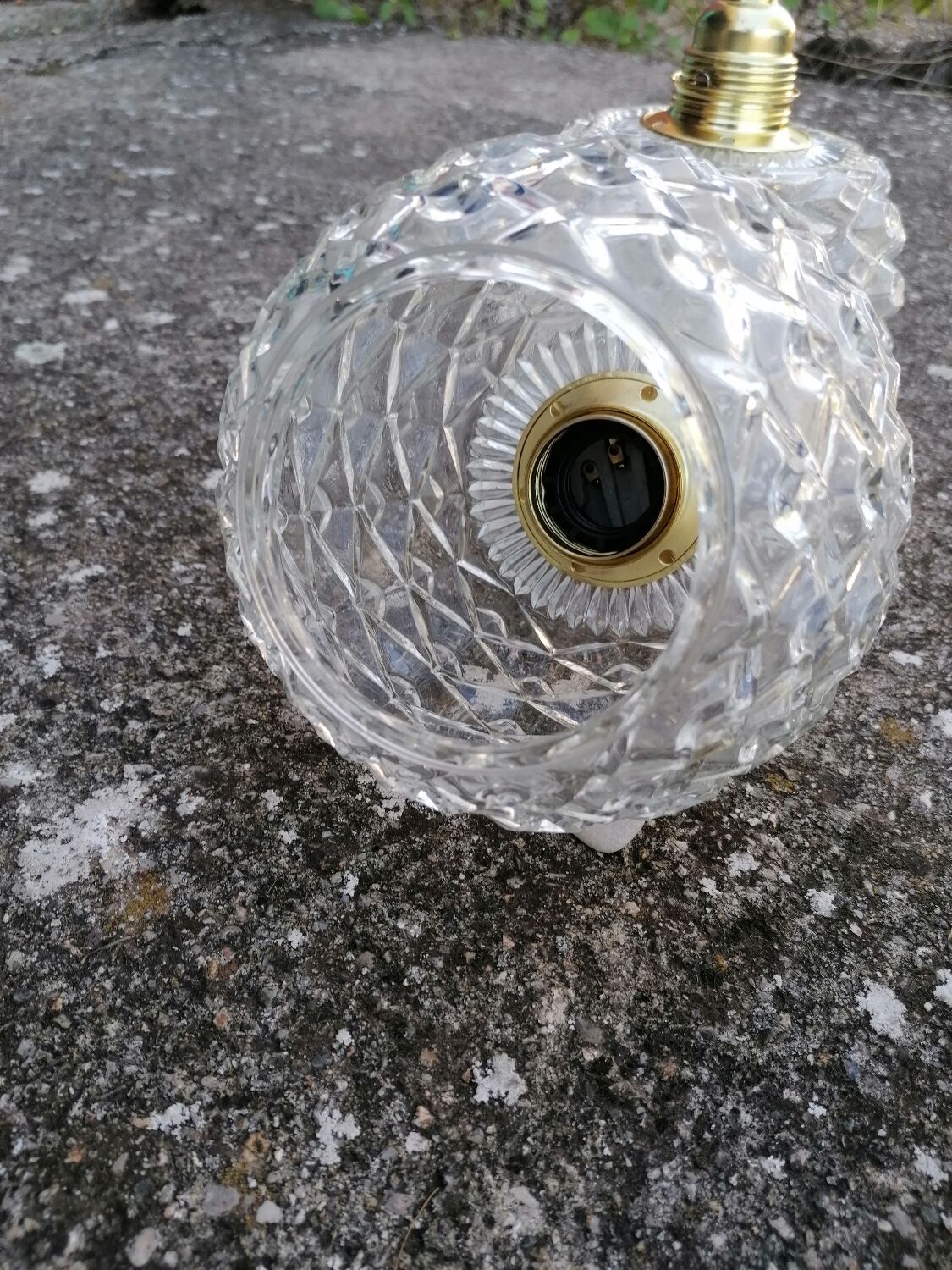 Lot de 4 suspensions globe en verre moulé vintage