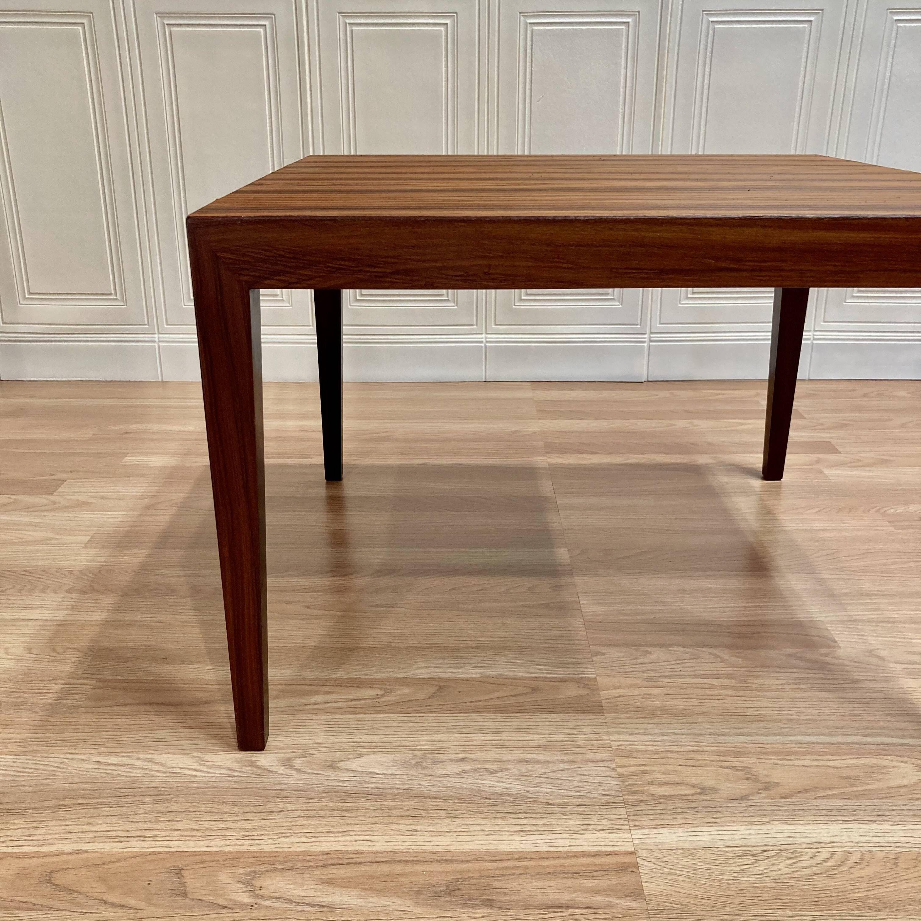 TABLE BASSE DESIGN ET ESTAMPILLE SCANDINAVE "1950".