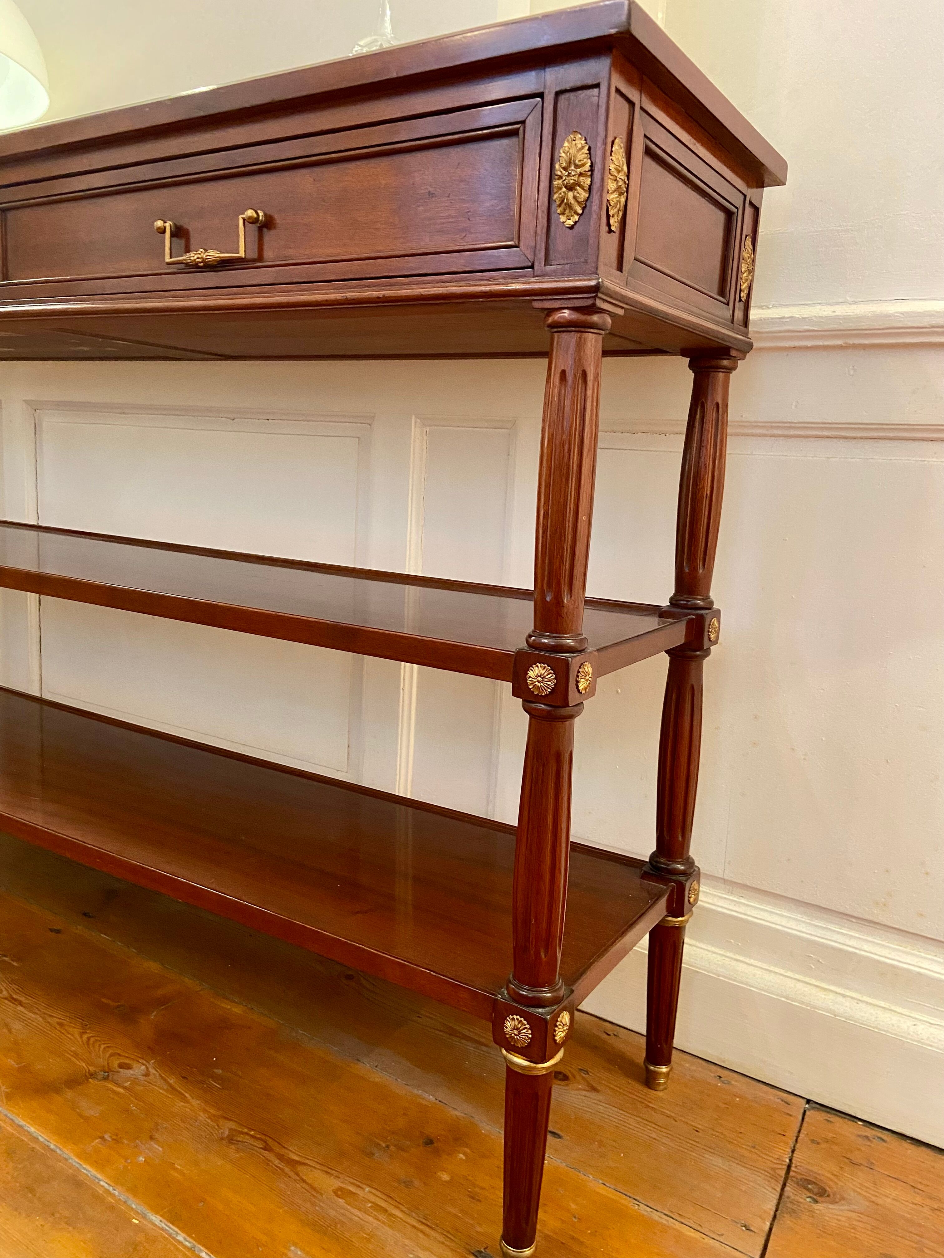 Console en merisier style Louis XVI