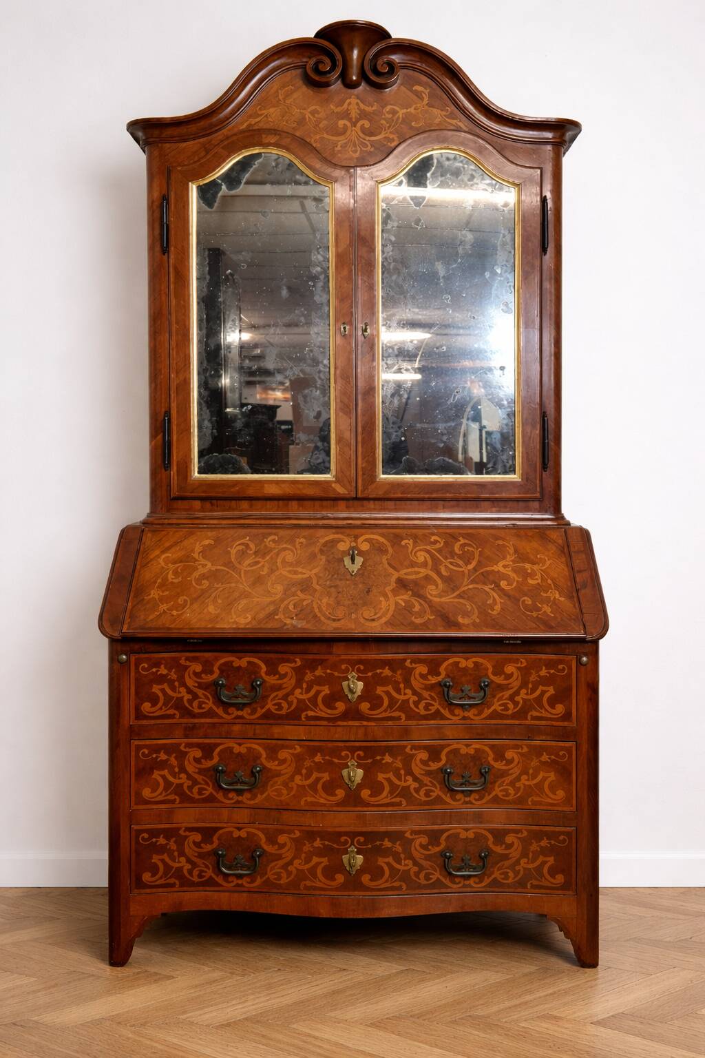 Venetian scriban secretary in Louis XV style, inlaid with walnut.