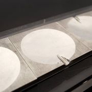 Posacenere et soprammobile en plexiglas et accessoire de Newsilverfox années '70