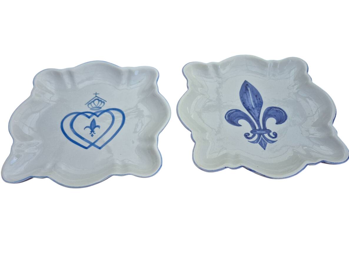 2 ceramic plates