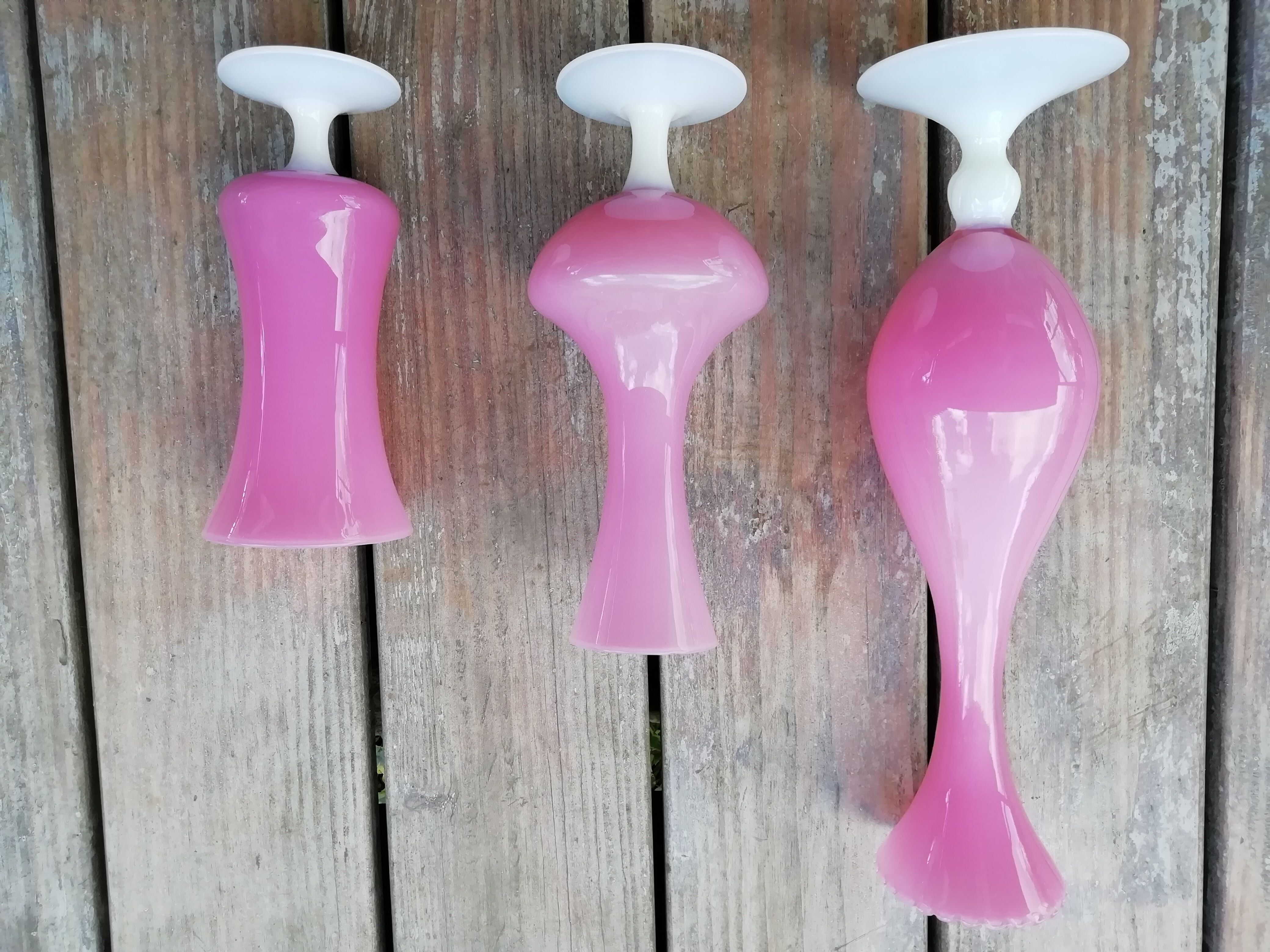 Lot de vases en opaline rose