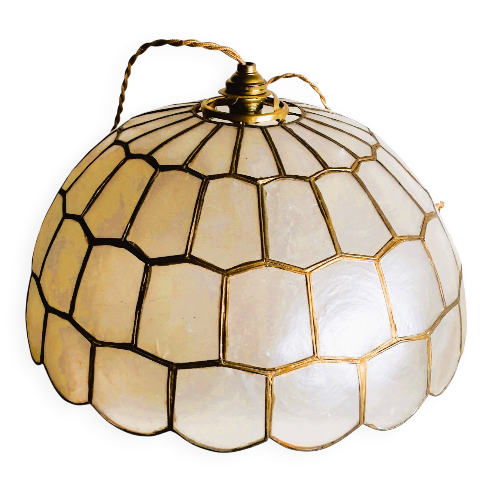 Belle suspension en nacre et laiton de style Tiffany. D:35 cm H25 cm- Fil