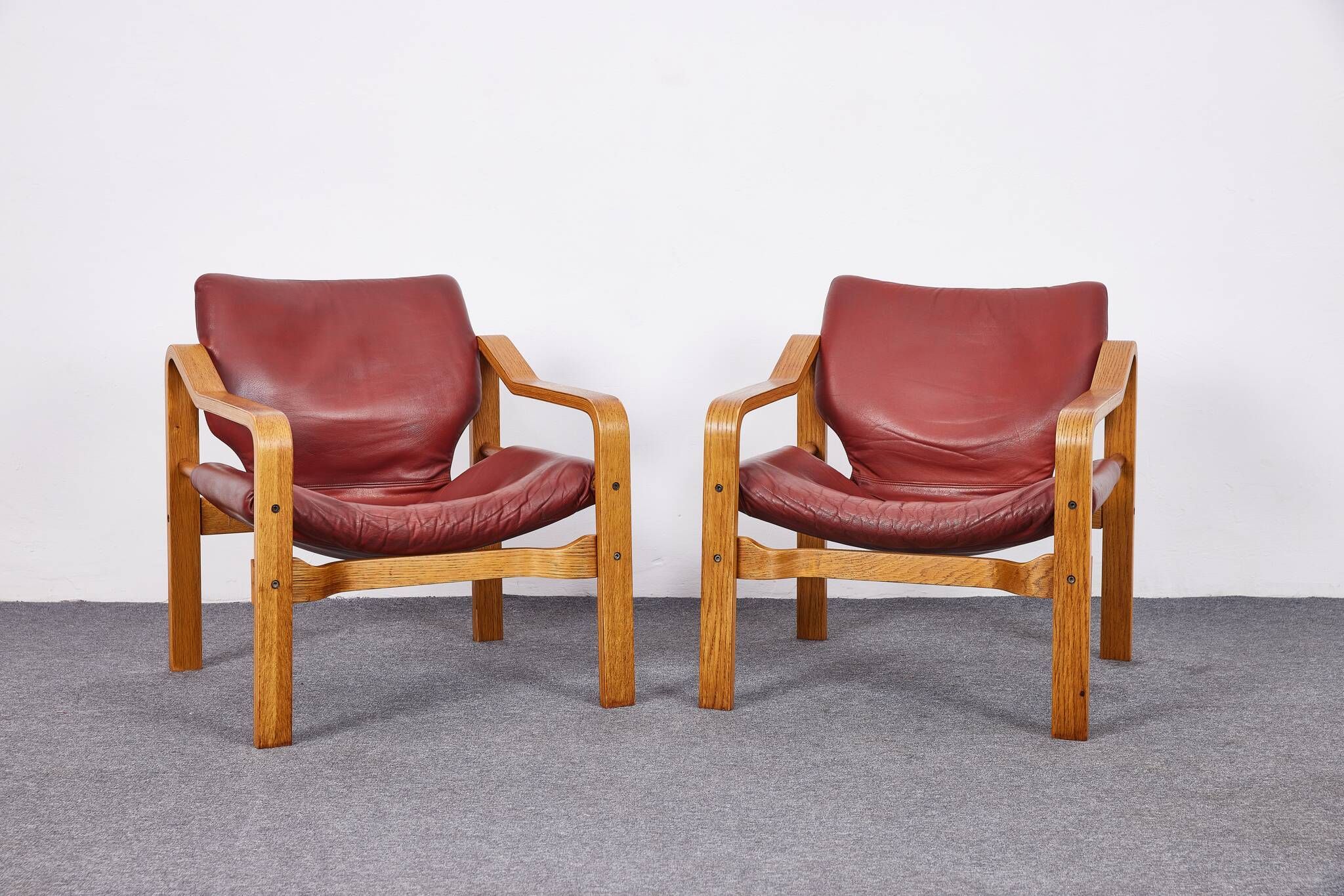 Vintage, Leather and Plywood Andy Armchairs by Janos Bodnar, Hungary, 1977, Set of 2