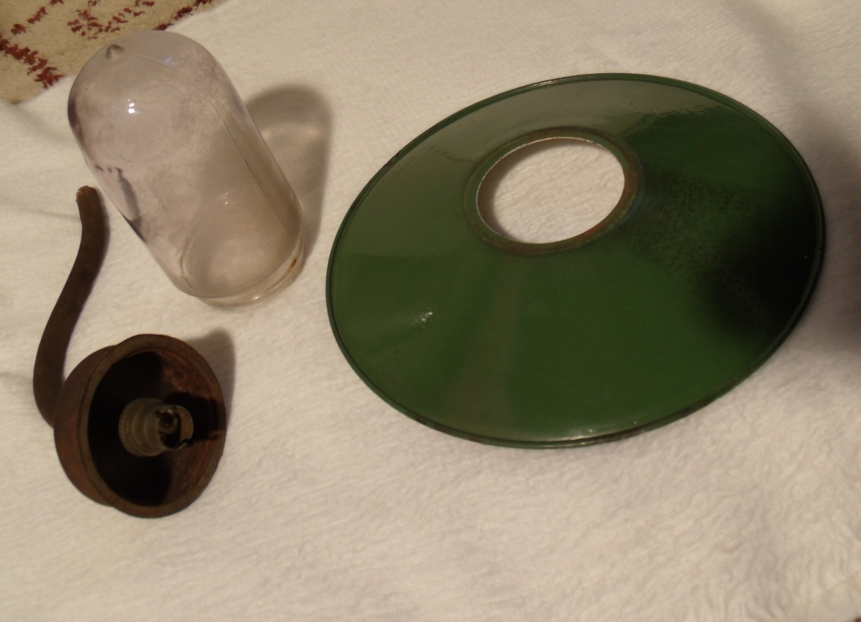 Ancient outdoor lamp collar of swan enamel and glass