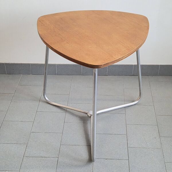 Table d'appoint, guéridon en hêtre et aluminium dans le goût de Jacques Hitier, années 1950