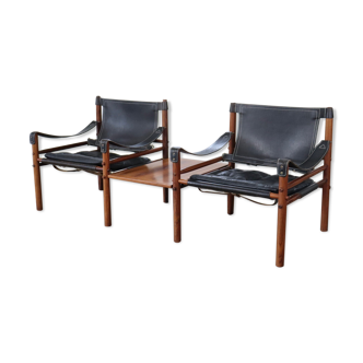 Paire de fauteuils avec table d’appoint conçue par arne norell, produite par arne norell ab à aneby, en suède