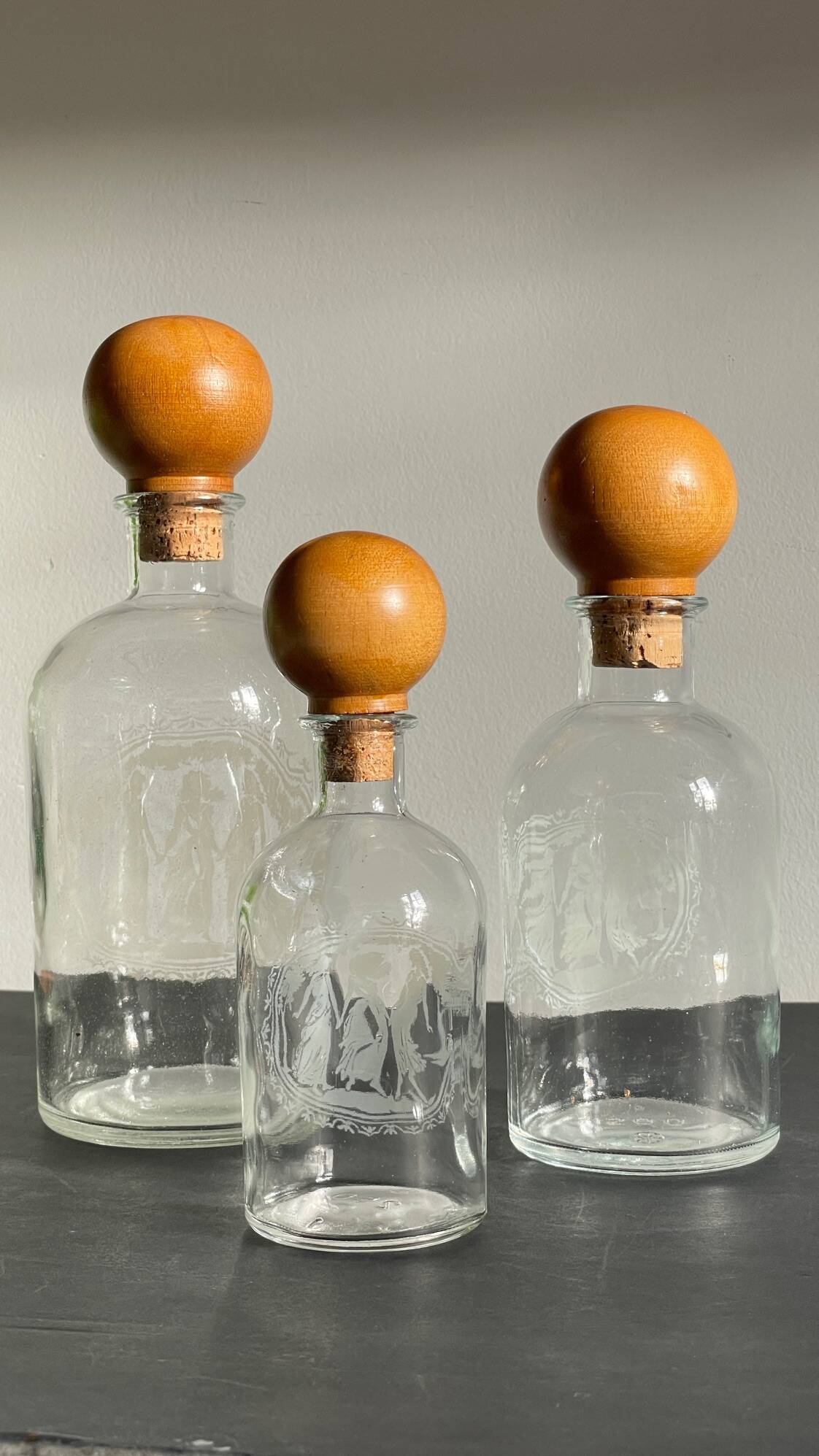 BOUTEILLES Verre Gravé et Bois VINTAGE