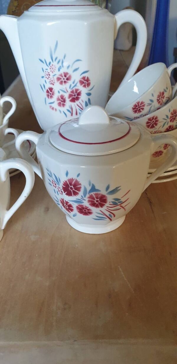 Service à café ou thé demi porcelaine Badonviller