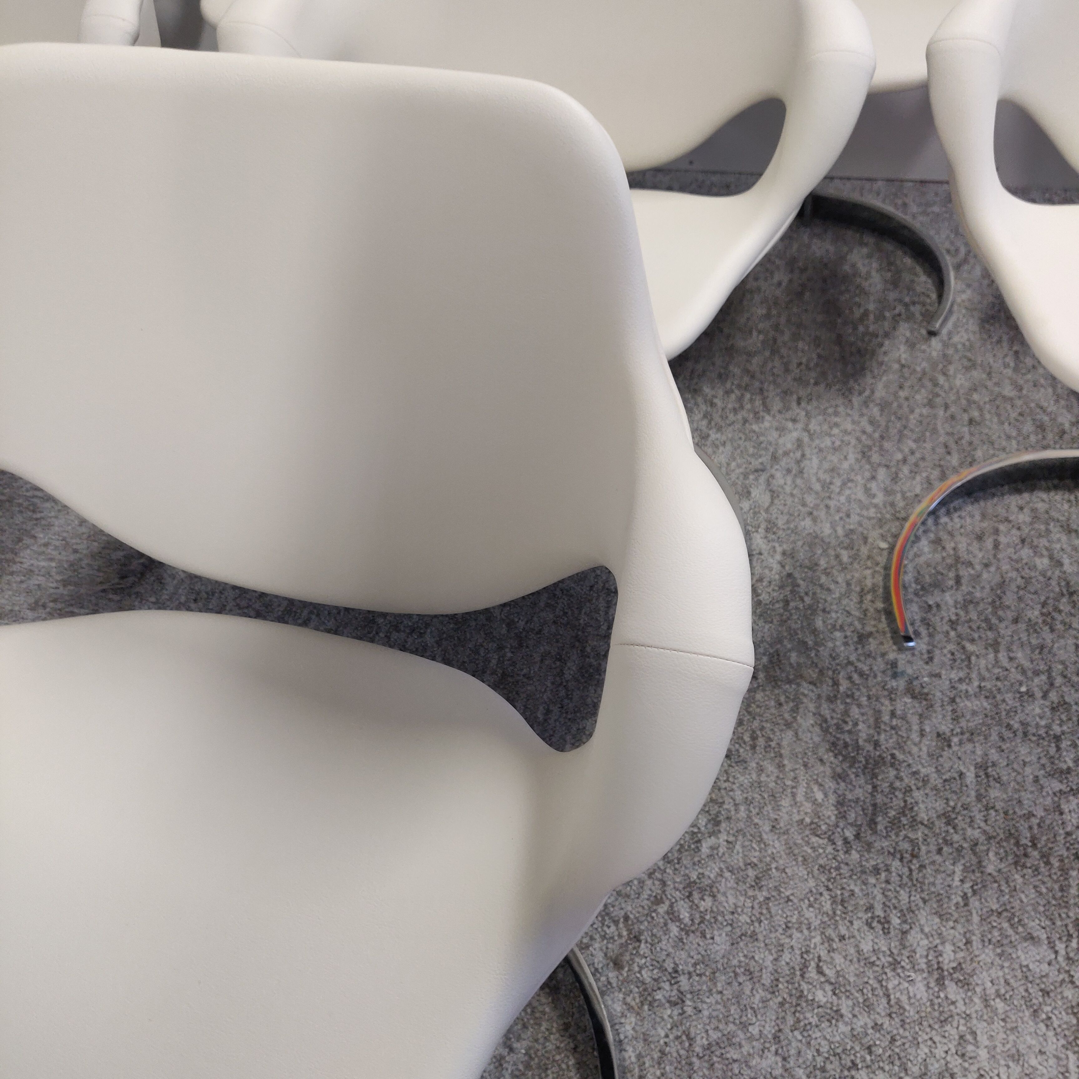 Ensemble de 8 chaises Boris Tabacoff Scimiter