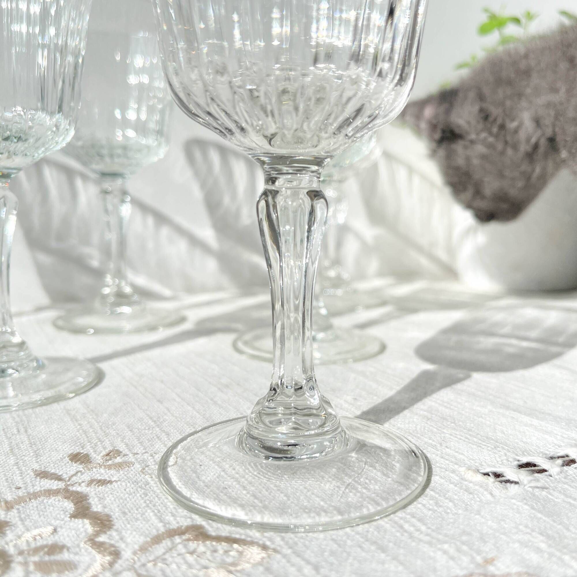 7 Vintage red wine glasses in fluted glass Made in France