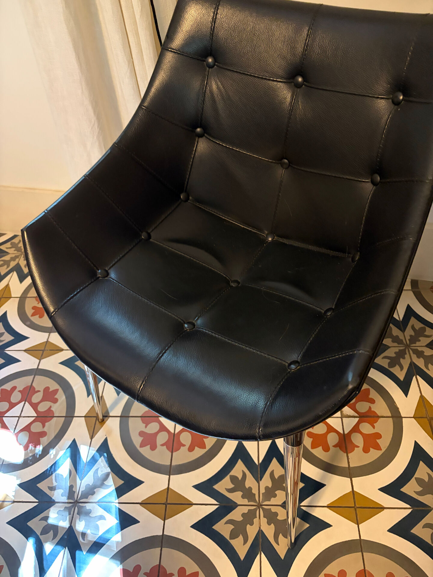 Lot de 6 sièges Philippe Starck pour Cassina en cuir noir